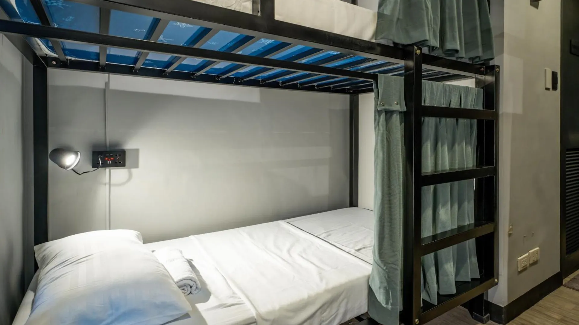 Mad Monkey Manila Hostel Μακάτι