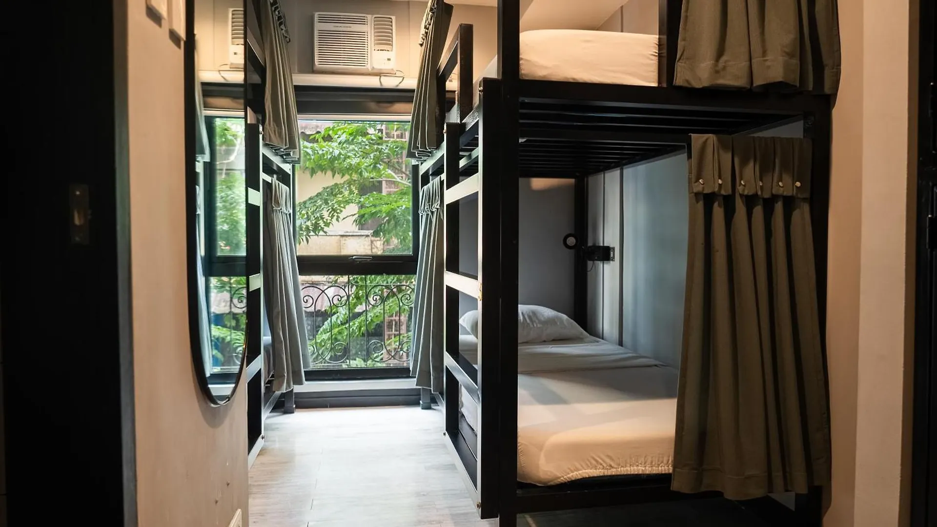 Mad Monkey Manila Hostel Μακάτι